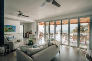 a living room with a couch and views of the ocean at Villa Donna Cà con vista mare e piscina privata in Coccorino