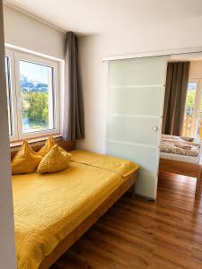 Lova arba lovos apgyvendinimo įstaigoje Hotel Lercher