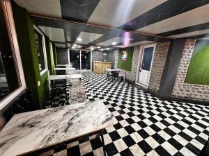 a room with a black and white checkered floor at Glampfire Hotel and Cafe in Jispa