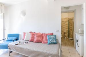 a bedroom with a bed with pink and blue pillows at Italian Experience-Suite Riviera in Porto Recanati