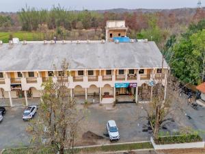 an overhead view of a building with a parking lot at Palette Hotel Orient Greenz by CheckIn, Pench in Khawāsa
