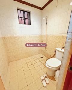 a bathroom with a toilet and a shower at Casa Clara La Union in Dalumpinas Oeste