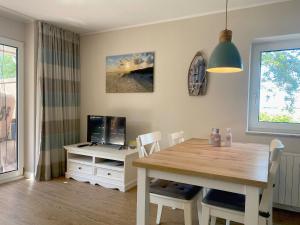 a dining room with a table and a television at Wohnung Wiesenblick Whg 1 in Böhl