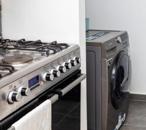 a stove and a washing machine in a kitchen at Snyder luxe homes 1 in Tatu City