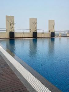 a swimming pool with blue water in front of a building at Courtyard by Marriott Ranchi in Rānchī