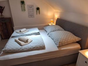 a bedroom with two beds with towels on them at Zum Feriennest in Ochtendung