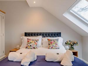 a bedroom with a large white bed with pillows at 1 Bed in Ilkley oc-87569 in Ilkley