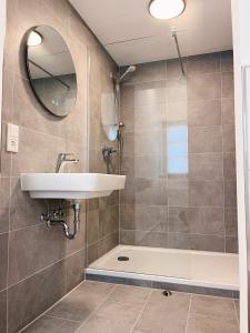 a bathroom with a sink and a tub and a mirror at Alter Bahnhof Sichtigvor in Warstein