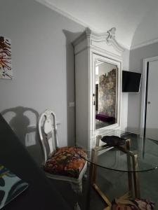 a room with a glass table and a chair and a mirror at Le stanze del Corso in Monreale +16 photos