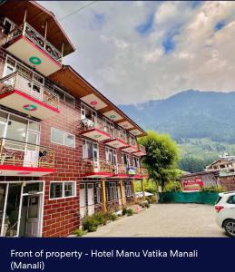 a red brick hotel manu waanu manual at Hotel Royal Selection in Manāli