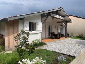 a house with a solarium on the side of it at Villa des Ponteils in Moliets-et-Maa