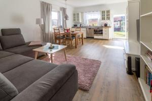 a living room with a couch and a table at Ferienwohnung-in-Luebesse in Lübesse