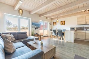 a living room with a couch and a table at Ferienhaus Rotschenkel in Dagebüll