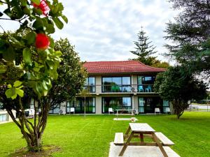 a picnic table in front of a building at Airport Gold Star Motel in Auckland
