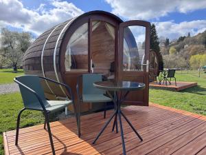 a round house with a table and chairs on a deck at Campingplatz Weserterrassen Polle in Polle