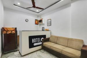 a living room with a couch and a table at Super Hotel O Chowrasta Near Congress Bhavan in Warangal +33 photos