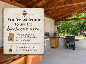 a sign that says youre welcome to use the barbecue area at La Cubanita in Kojsko +129 photos