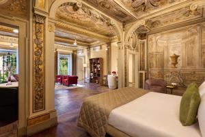 a bedroom with ornate ceilings and a bed at Palazzo Massimo Boutique Piazza Venezia in Rome
