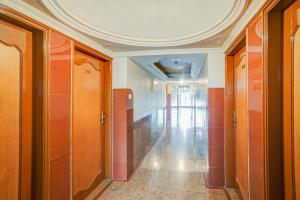 a hallway in a building with a ceiling at Hotel O Jamalpur Ahmedabad Formerly Hotel Peace in Ahmedabad