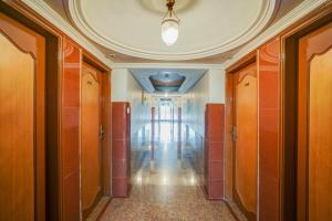 a hallway with wooden doors and a ceiling with a hallwayngth at Hotel O Jamalpur Ahmedabad Formerly Hotel Peace in Ahmedabad