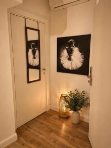 a hallway with a door and a potted plant at Chambre Confort Premium - Monaco 1 in Beausoleil