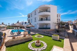 an image of a villa with a swimming pool at Apartamentos Sol Ponent in Cala Blanca