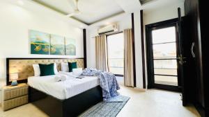 a bedroom with a bed and a window at Olive Serviced Apartments - Central Delhi in New Delhi