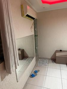 a corner of a room with a room with a room at Hotel tenda 2 in Guarulhos +49 photos