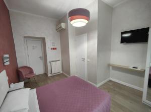 a room with a purple table and a light at Hotel PRINCIPE AMEDEO in Rome