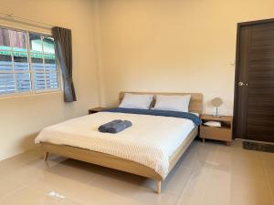 a bedroom with a bed in a room at Tiny Home - Hin Lad Waterfall in Nathon Bay