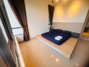 a small bedroom with a blue bed in a room at Sungai palas Horizon in Cameron Highlands +13 photos
