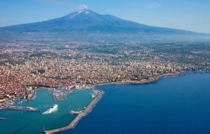 an aerial view of a city with a mountain at Cibali rooms in Catania