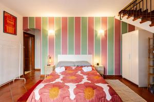 a bedroom with a large bed with flowers on it at Tuscan Sunrise Home in Monteriggioni