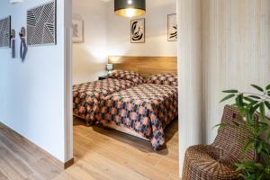 a bedroom with a bed and a chair at Fioretti Home in San Giorgio Montagna