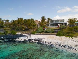 an aerial view of a house on a beach at Villa Arty by muse villas in Poste Lafayette