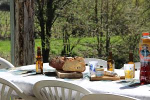 a table with a loaf of bread and bottles of beer at La Pausa Verda in Montréal
