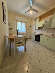a kitchen and dining room with a table and chairs at Mare & Pineta in Punta Marina