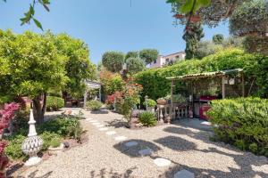a garden with a lot of plants and trees at Ca dei Tati -Citr 1181 with Jacuzzi in Imperia