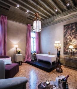 a living room with a tub and pink curtains at Hotel Heureka in Venice +95 photos