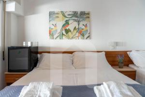 a bedroom with a bed and a tv in it at Affittacamere Il Giardino in Alba Adriatica