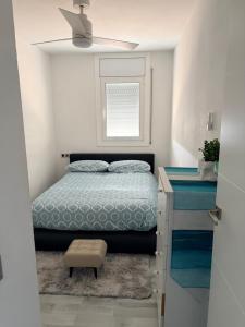 a bedroom with a bed and a ceiling fan at Apartamento Malgrat de mar in Malgrat de Mar