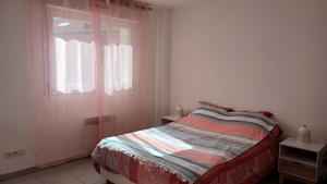 a small bedroom with a bed and a window at Appartement T2 in Digne-les-Bains