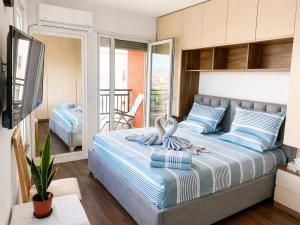 a bedroom with a bed with a swan towel at Romantic Penthouse with Mountains View in Kashari