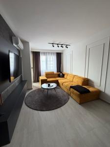 a living room with a couch and a table at Nanna apartman in Ruma
