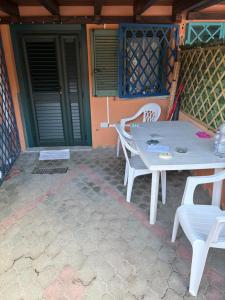 a patio with a table and chairs in front of a house at Casa Ady in San Teodoro
