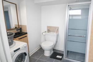 a bathroom with a toilet and a washing machine at Au Carnot in Douai
