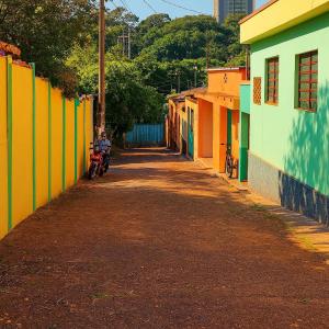 a man on a motorcycle parked on the side of a street at Casa Agrishow - locacao - bem proximo a feira in Ribeirão Preto