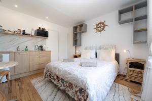 Llit o llits en una habitació de Chambre - Vue sur Alignements