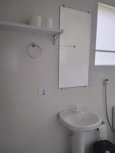 a white bathroom with a sink and a mirror at pousada da Serra PETAR in Iporanga +52 photos