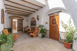 a patio with a table and a wooden door at Posada De Santiago in Rubite